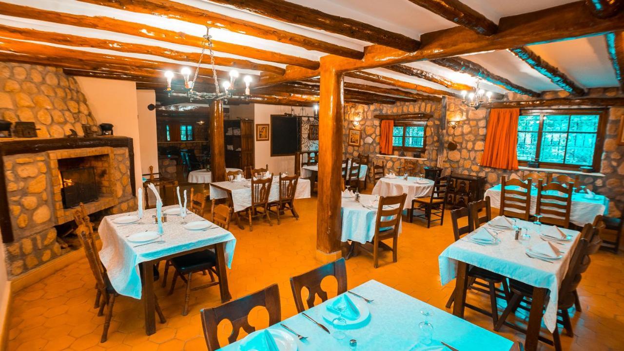 La Bergerie Auberge & Restaurant Уирган Екстериор снимка