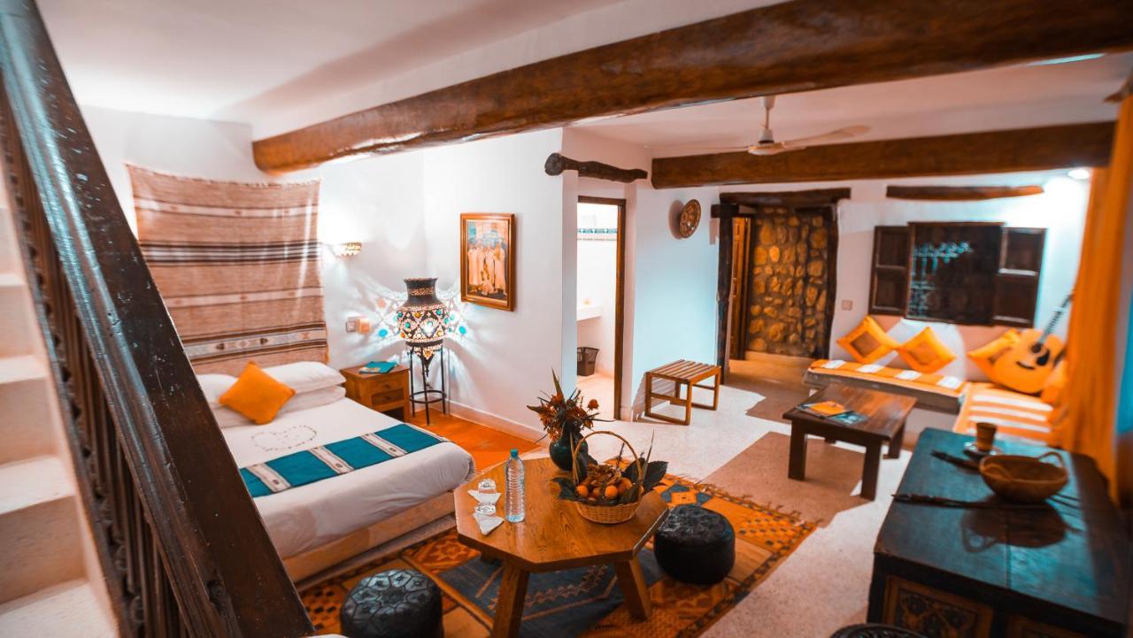 La Bergerie Auberge & Restaurant Уирган Екстериор снимка