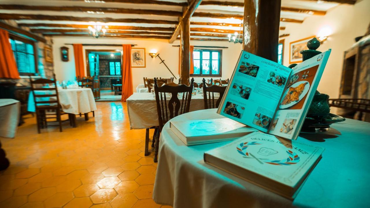 La Bergerie Auberge & Restaurant Уирган Екстериор снимка