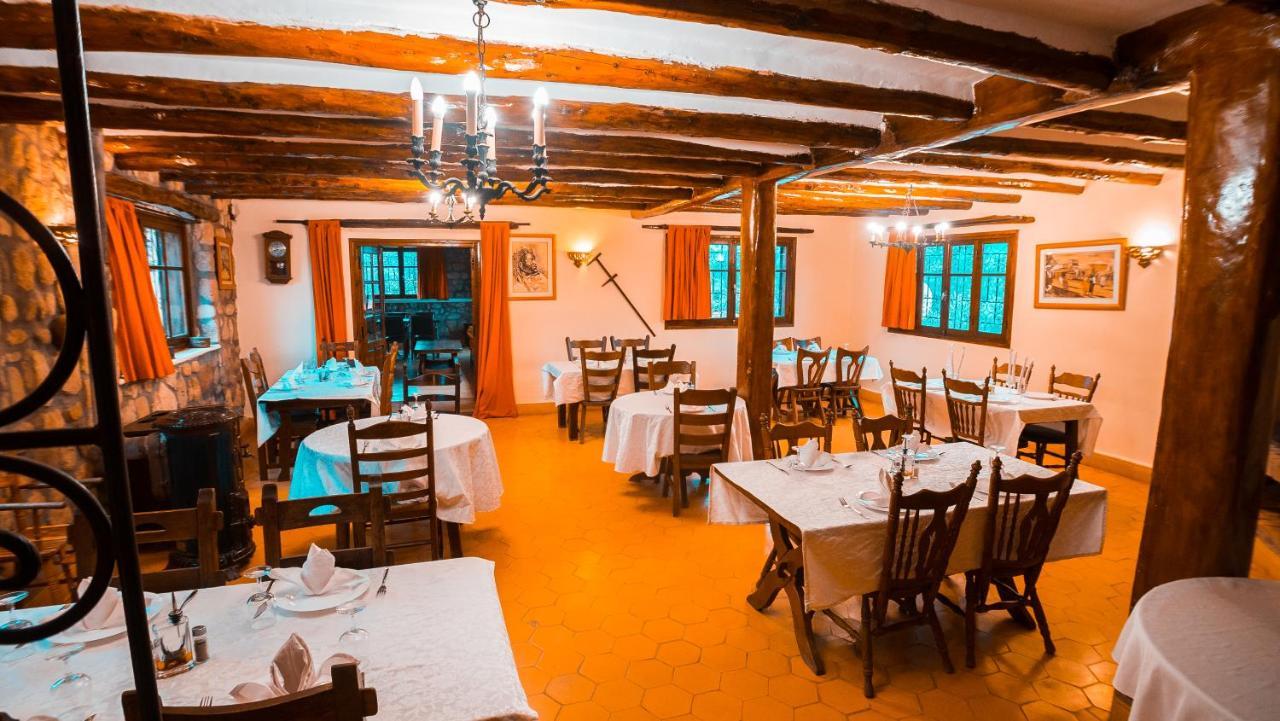 La Bergerie Auberge & Restaurant Уирган Екстериор снимка